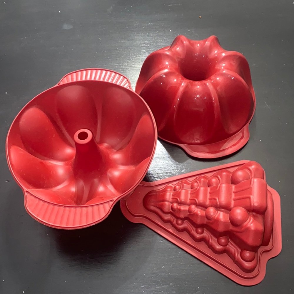 3 silicone molds (new)